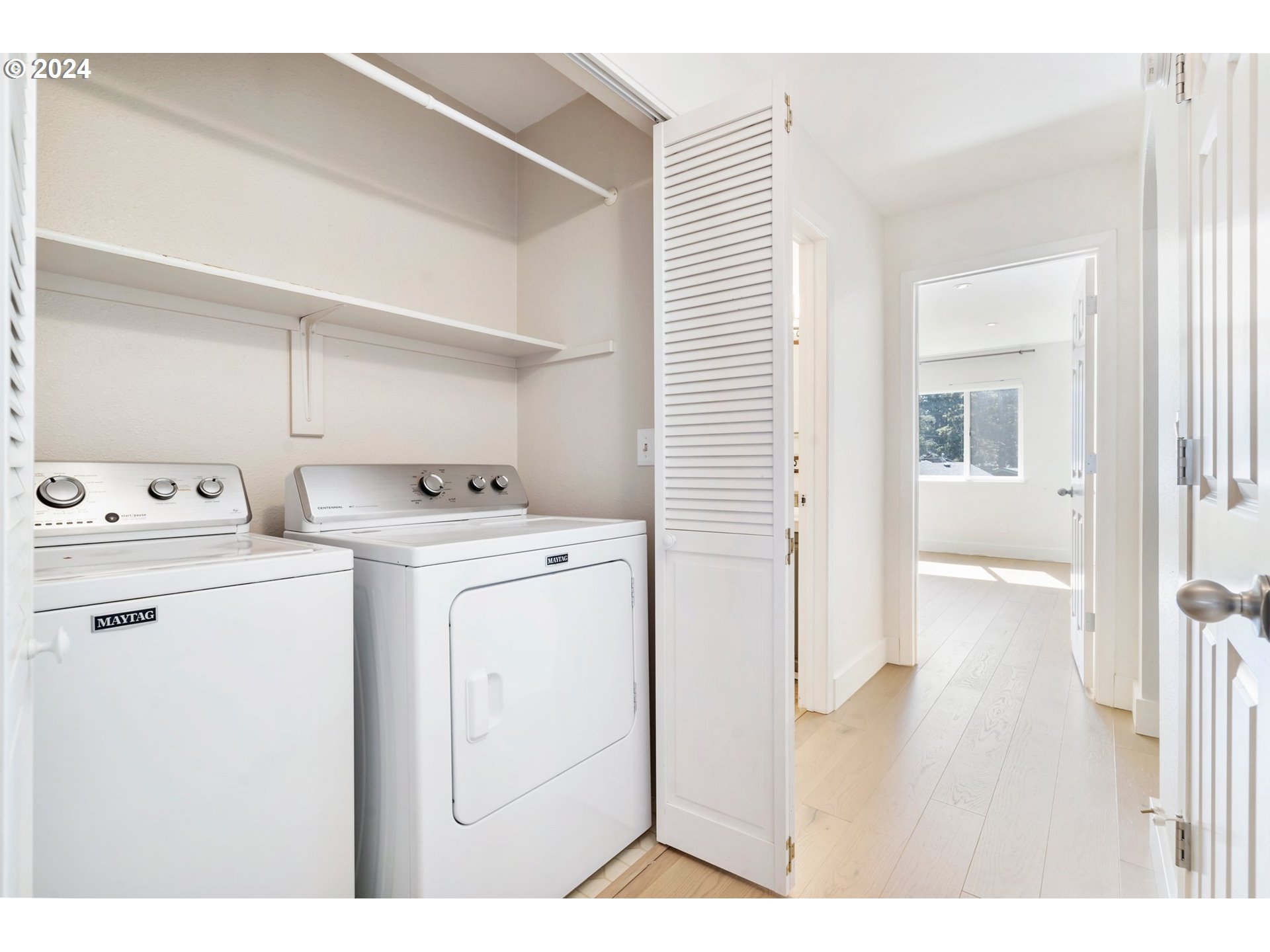 5225 Jean Road, Unit 501 Lake Oswego, OR 97035 - Photo 29 of 38 a utility room with dryer and washer