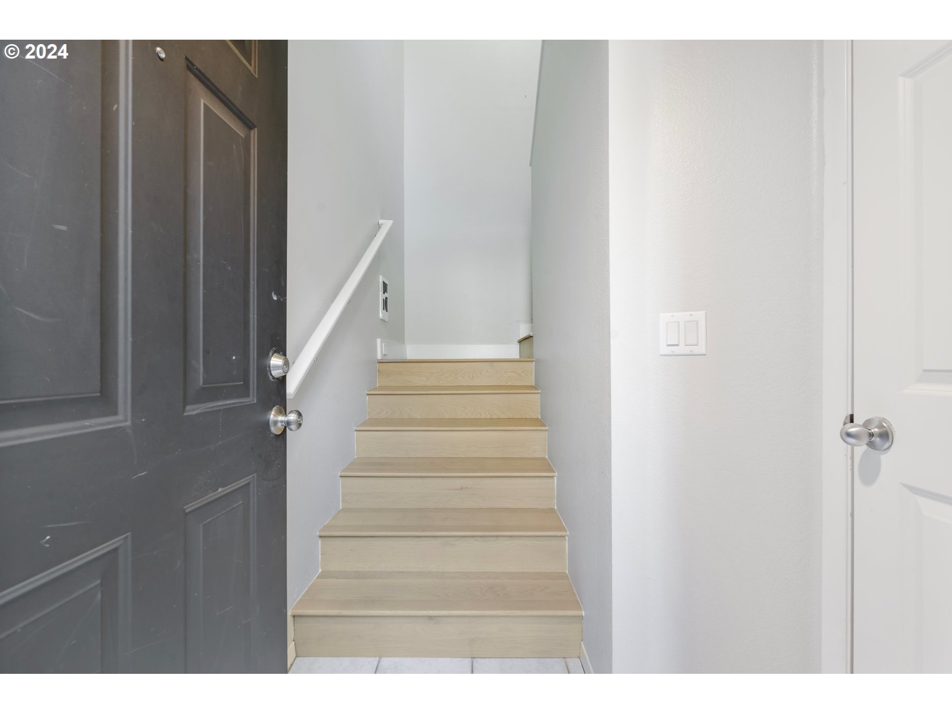 5225 Jean Road, Unit 501 Lake Oswego, OR 97035 - Photo 3 of 38 a view of entryway