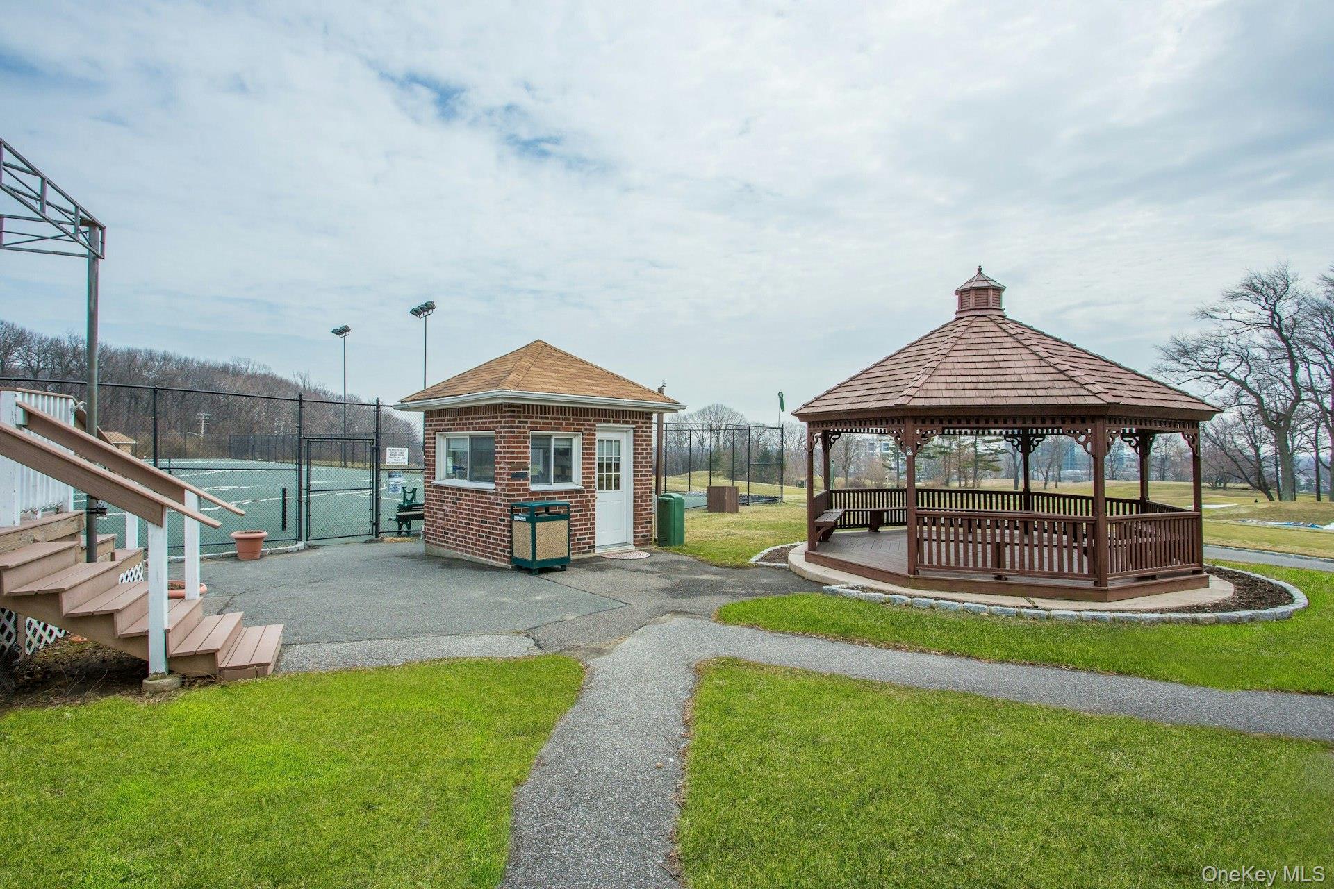 269 Grand Central Parkway, Unit 27T Queens, NY 11005 - Photo 40 of 43 a front view of a house with garden