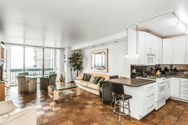 $375,000 | 269 Grand Central Parkway, Unit 27T | Glen Oaks