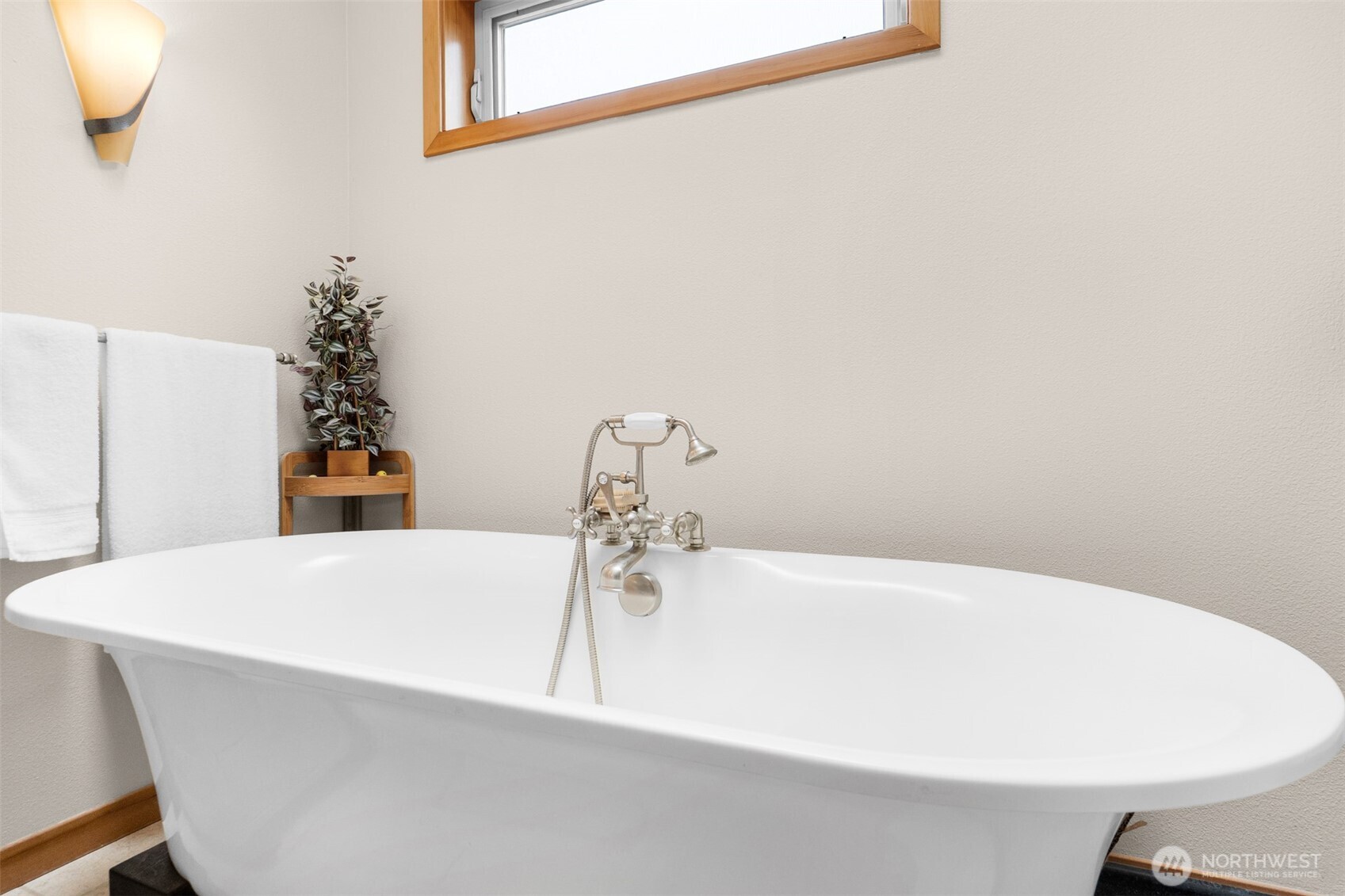 402 17th Street Southwest Long Beach, WA 98631 - Photo 20 of 32 a white bath tub sitting in a bathroom