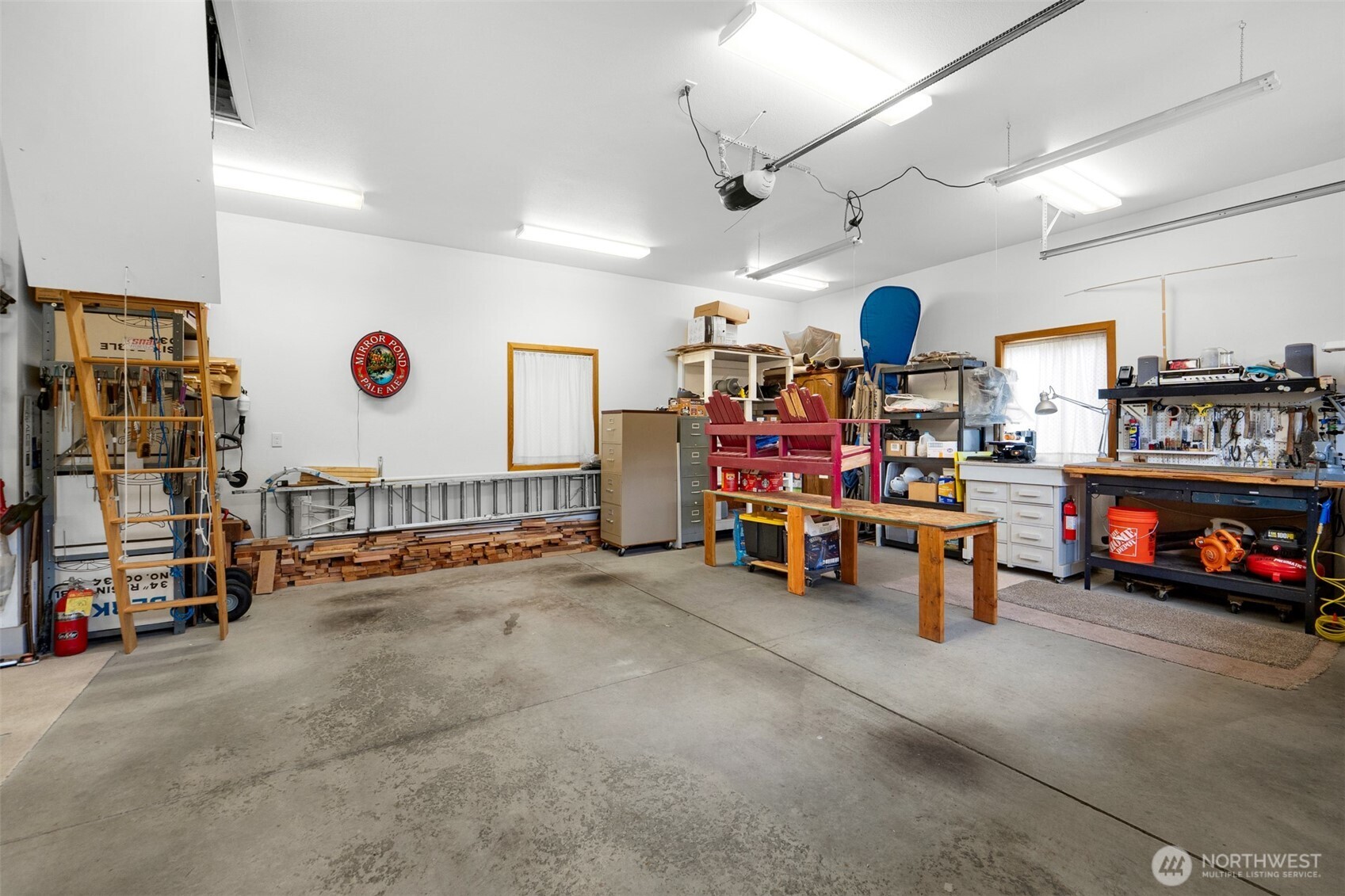 402 17th Street Southwest Long Beach, WA 98631 - Photo 26 of 32 a view of a room with gym equipment