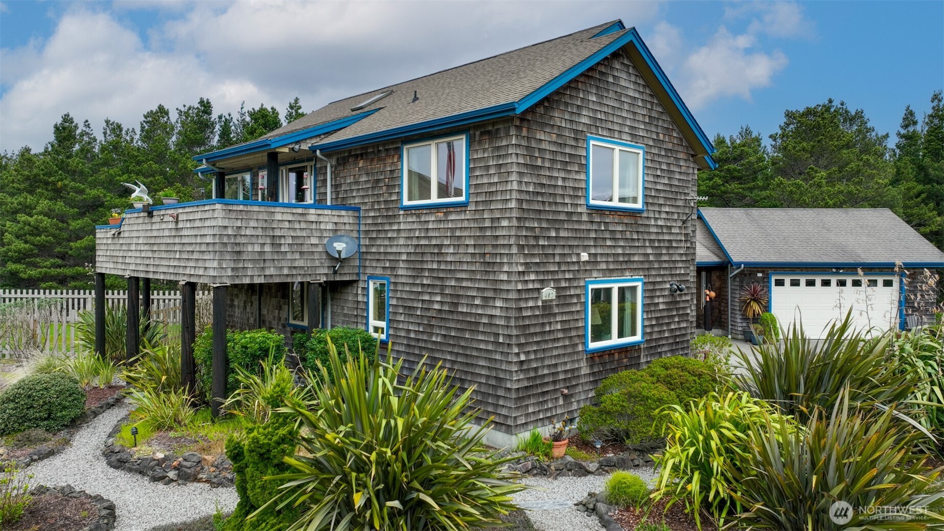 402 17th Street Southwest Long Beach, WA 98631 - Photo 29 of 32 a backyard of a house with lots of green space