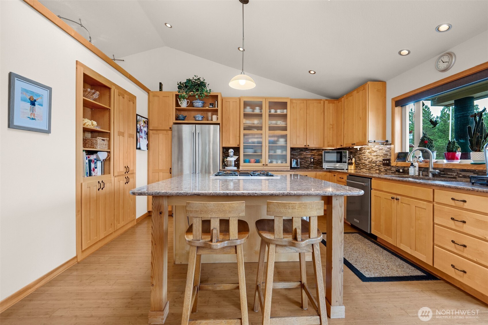402 17th Street Southwest Long Beach, WA 98631 - Photo 5 of 32 a large kitchen with a table and chairs