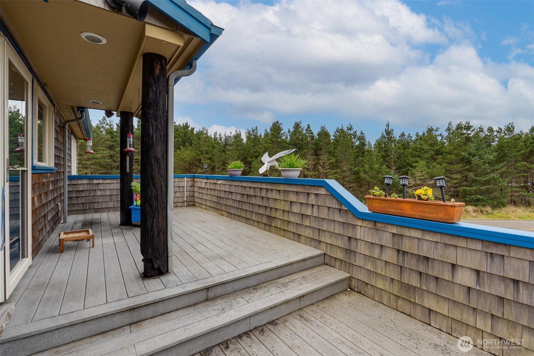 402 17th Street Southwest Long Beach, WA 98631 - Photo 8 of 32 a view of a balcony with wooden floor