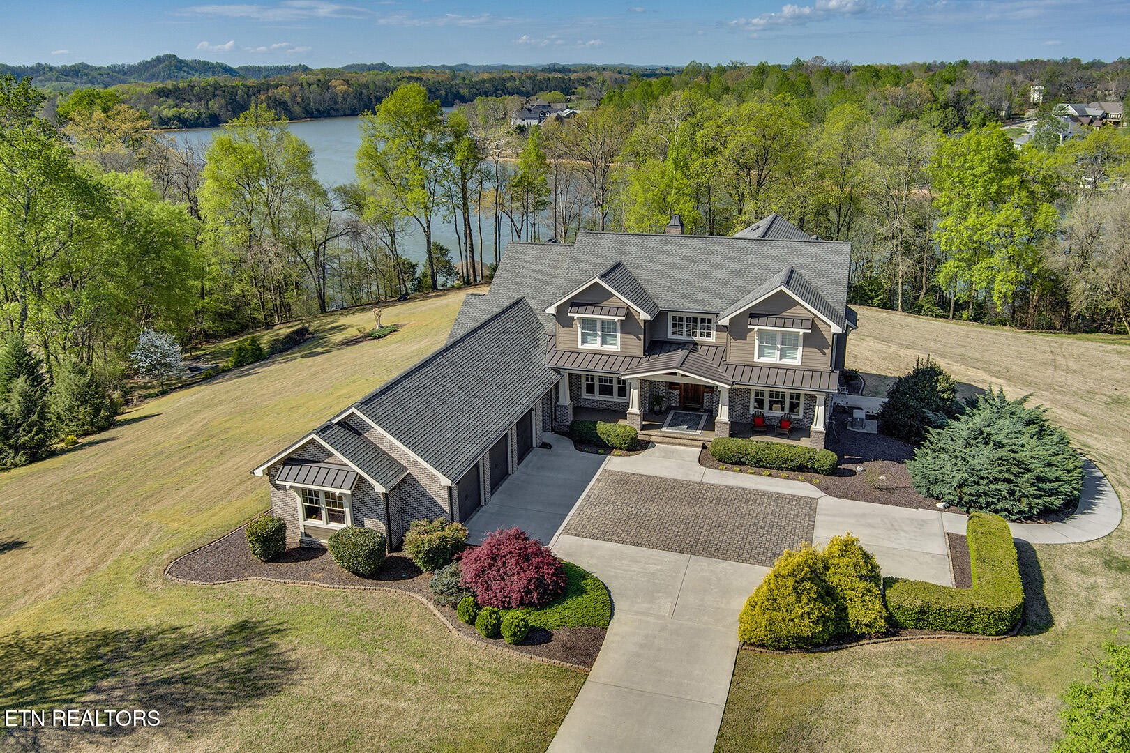 220 Thunder Road Vonore, TN 37885 - Photo 4 of 60 Gallery Image 4