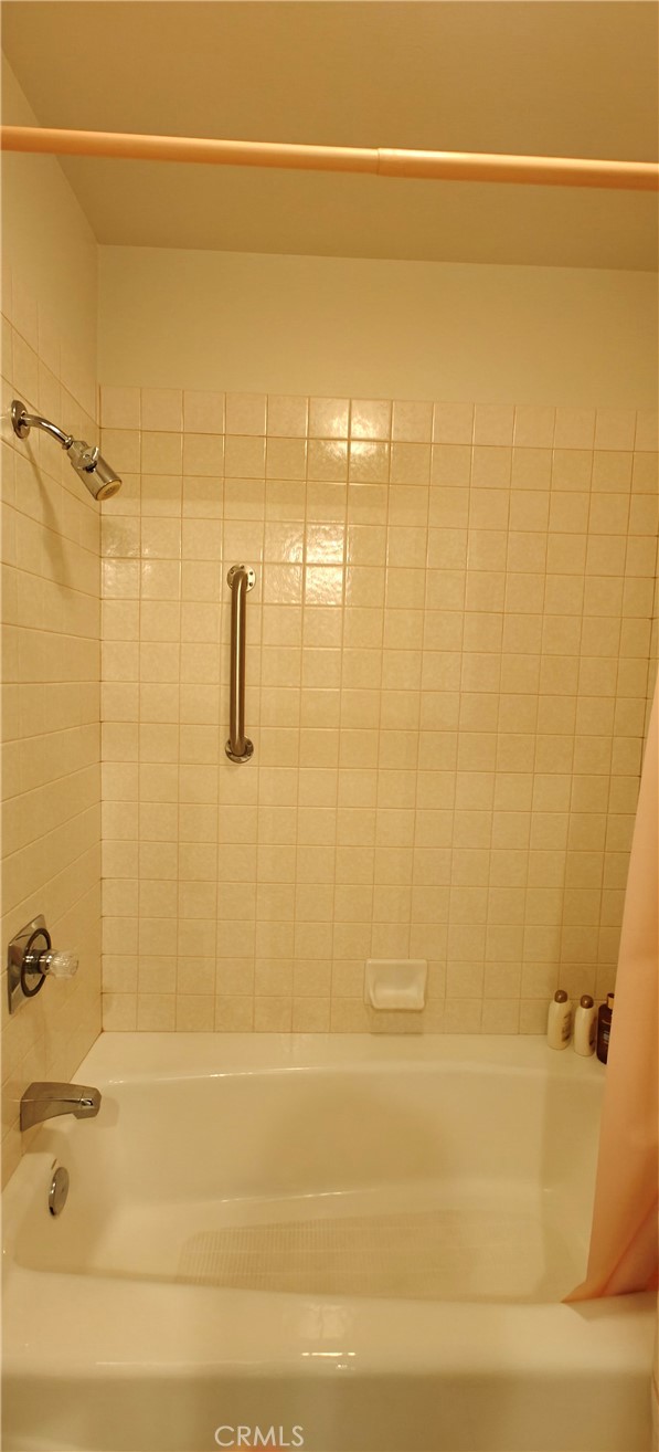 6144 Carodean Road Twentynine Palms, CA 92277 - Photo 59 of 71 a bathroom with a shower