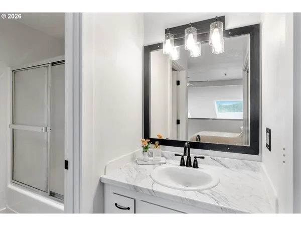 $370,000 | 301 North 15th Street, Unit 201, Hood River, OR 97031