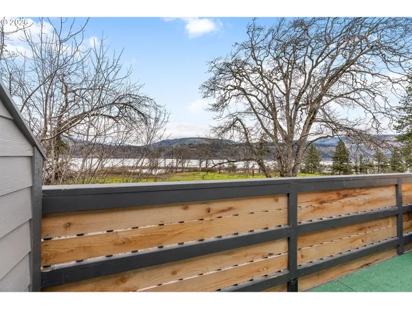 $370,000 | 301 North 15th Street, Unit 201, Hood River, OR 97031