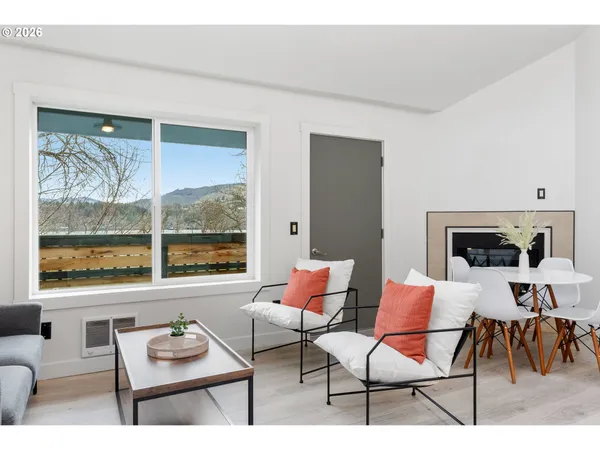 $370,000 | 301 North 15th Street, Unit 201, Hood River, OR 97031