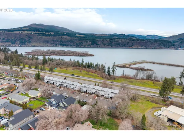 $370,000 | 301 North 15th Street, Unit 201, Hood River, OR 97031