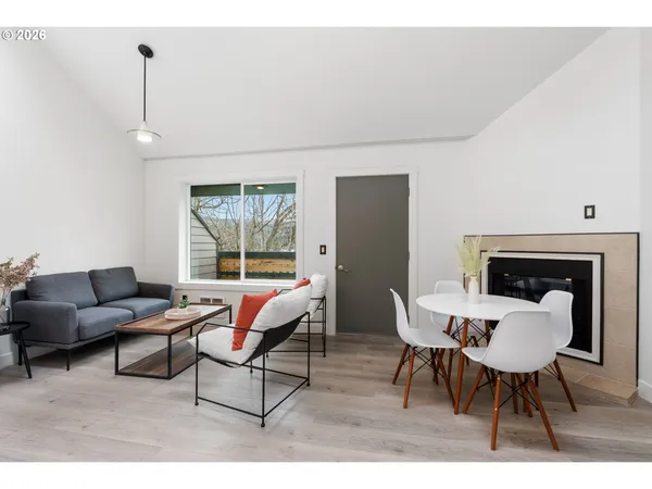 $370,000 | 301 North 15th Street, Unit 201, Hood River, OR 97031