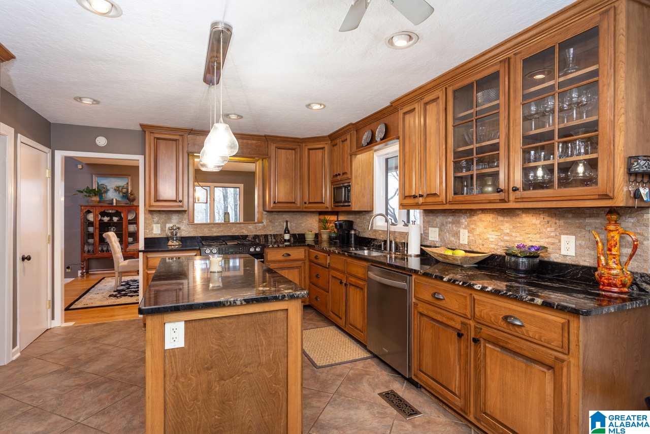 818 Hillyer High Road Anniston, AL 36207 - Photo 7 of 50