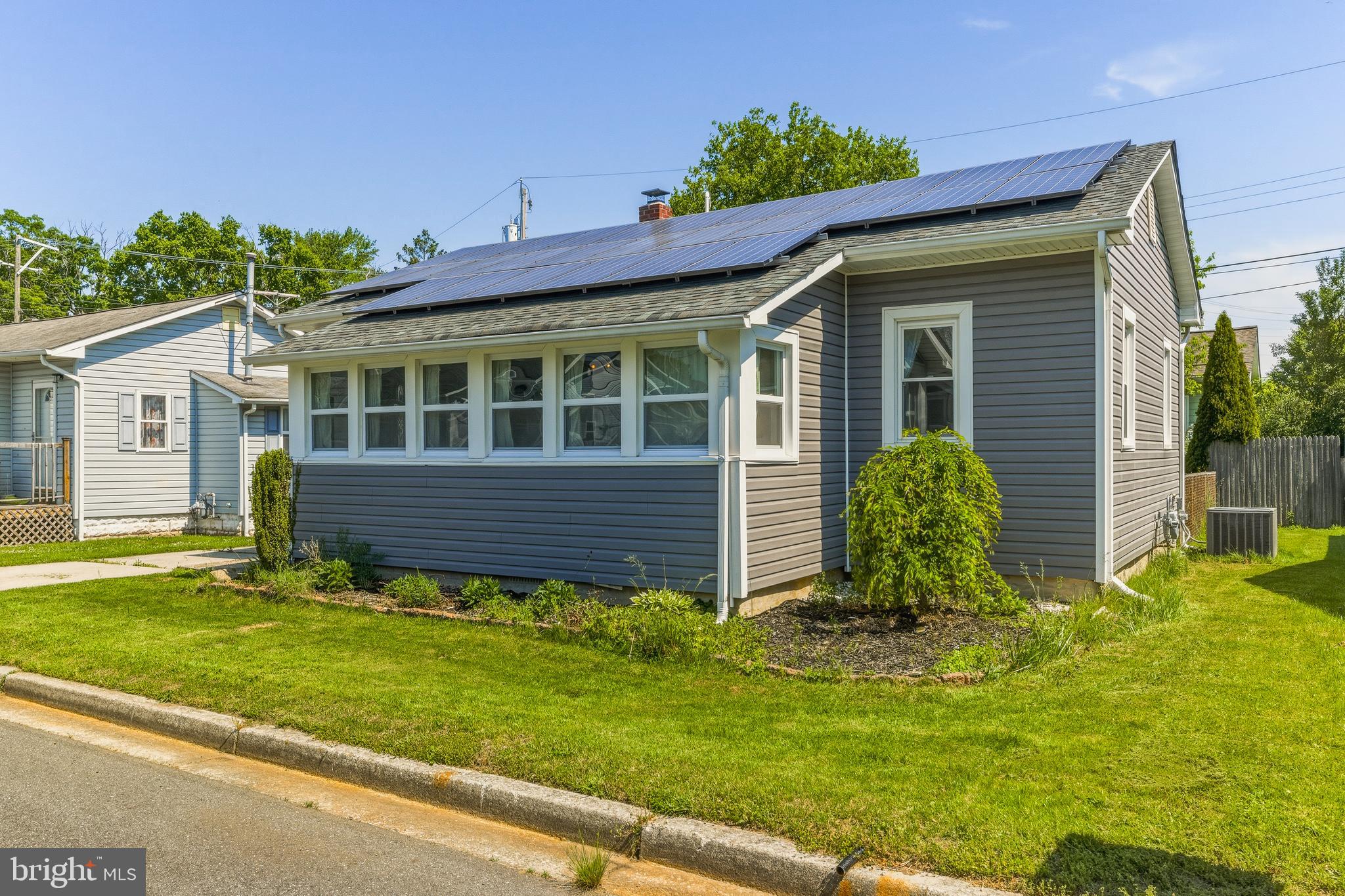 337 Jackson Avenue Carneys Point, NJ 08069 - Photo 2 of 17