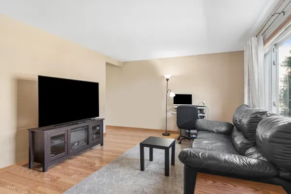 $265,000 | 1058 North Boxwood Drive, Unit A, Mount Prospect, IL 60056