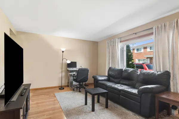 $265,000 | 1058 North Boxwood Drive, Unit A, Mount Prospect, IL 60056