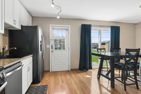 $265,000 | 1058 North Boxwood Drive, Unit A, Mount Prospect, IL 60056