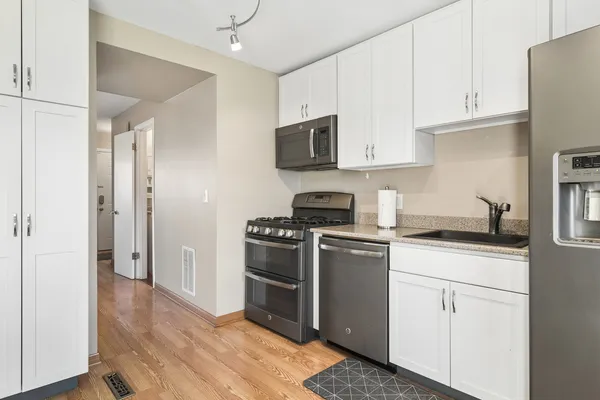 $265,000 | 1058 North Boxwood Drive, Unit A, Mount Prospect, IL 60056