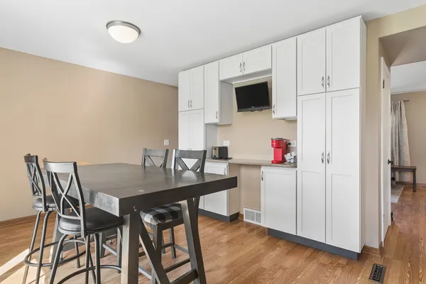 $265,000 | 1058 North Boxwood Drive, Unit A, Mount Prospect, IL 60056