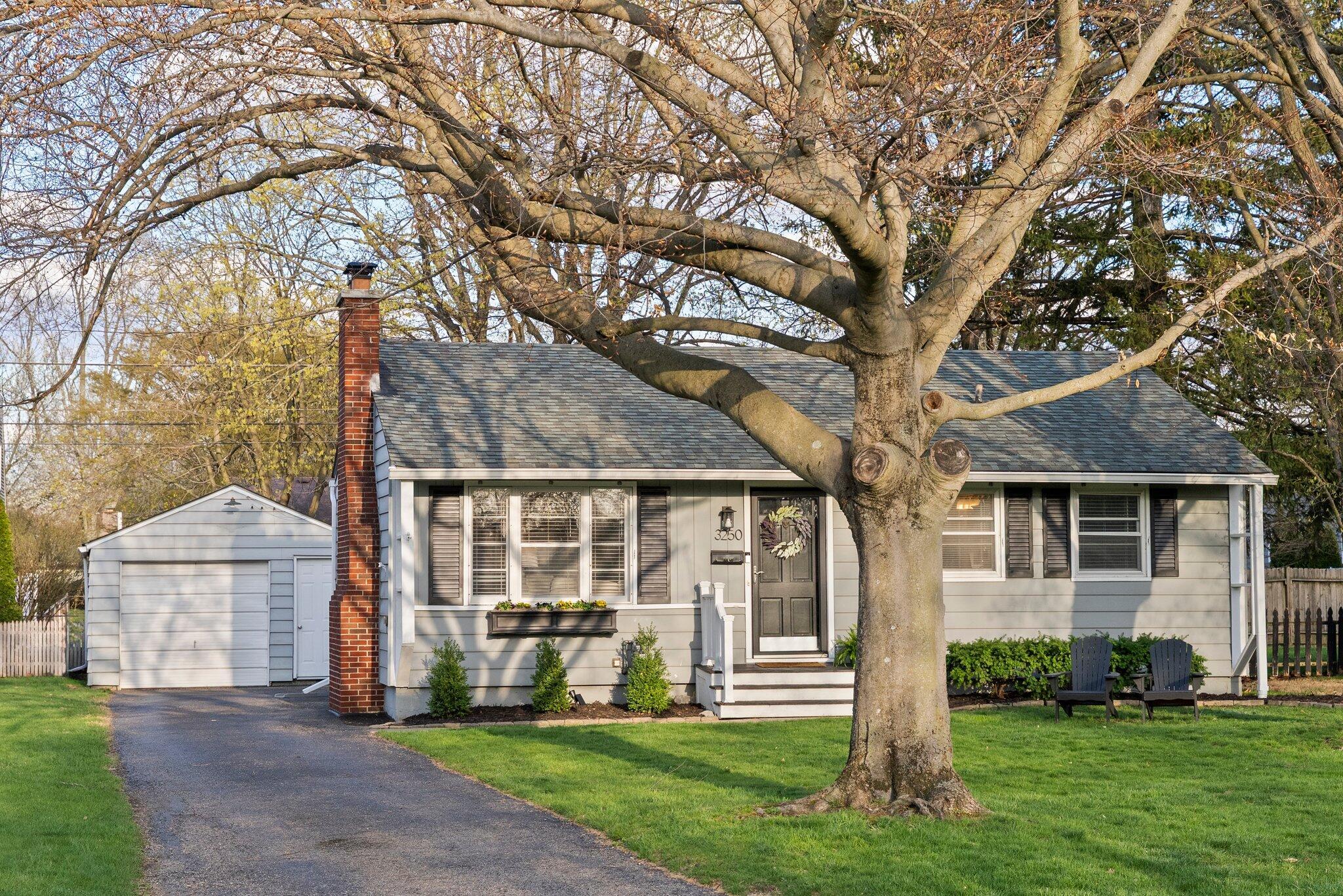 3250 Mountview Road Columbus, OH 43221 - Photo 4 of 37 DSC02264