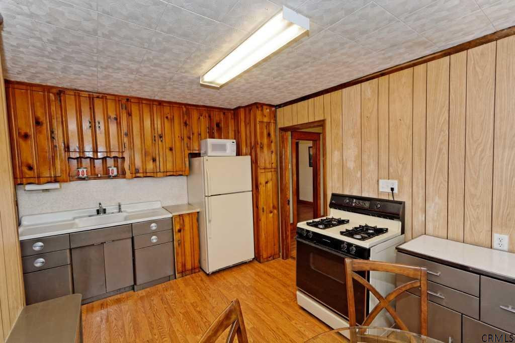 23 Eastholm Road Schenectady, NY 12304 - Photo 11 of 20 Photo 11