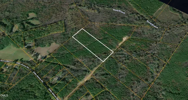 a view of a tennis court