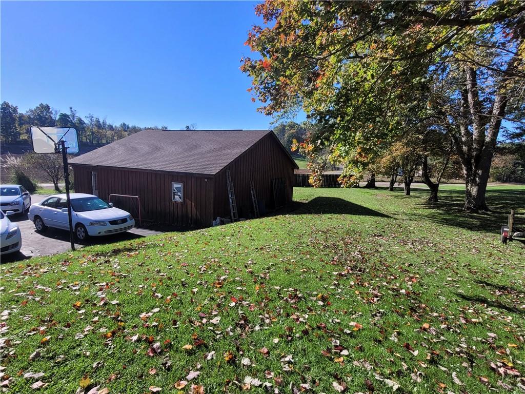 117 Thompson Road Sarver, PA 16055 - Photo 5 of 25 a house view with a garden space
