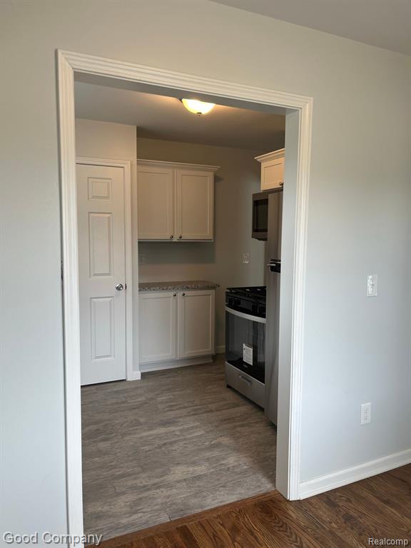 19701 Kelly Road Harper Woods, MI 48225 - Photo 5 of 24