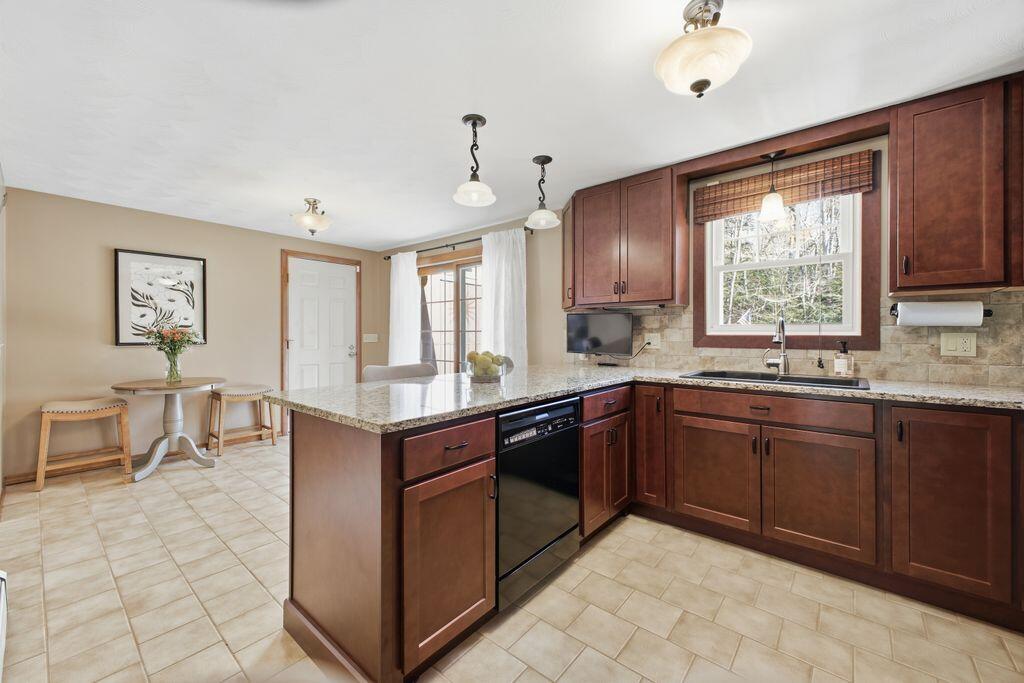 139 Albion Road Windham, ME 04062 - Photo 13 of 43 11__V5A8575