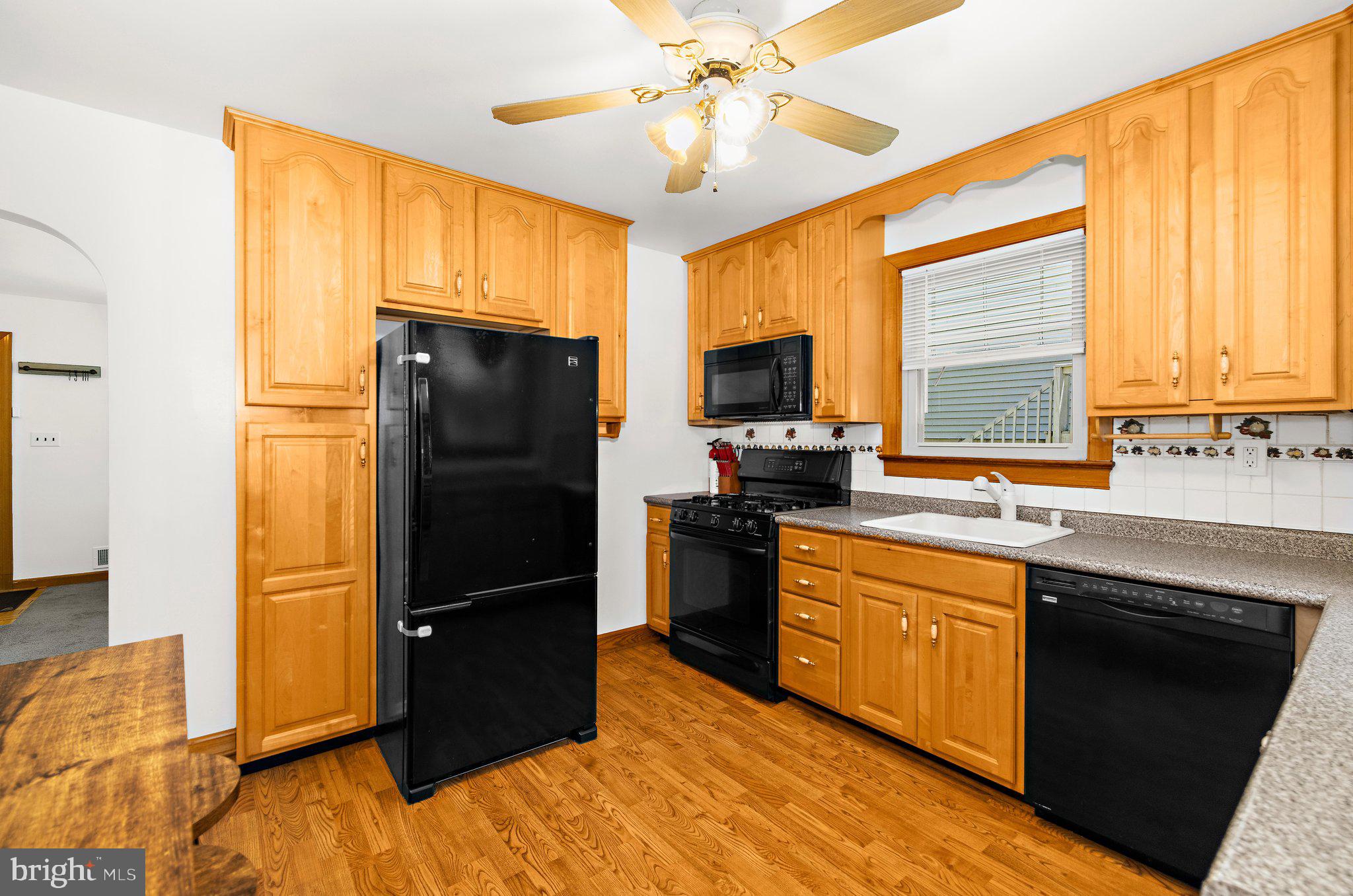 205 7th Avenue Baltimore, MD 21225 - Photo 13 of 61
