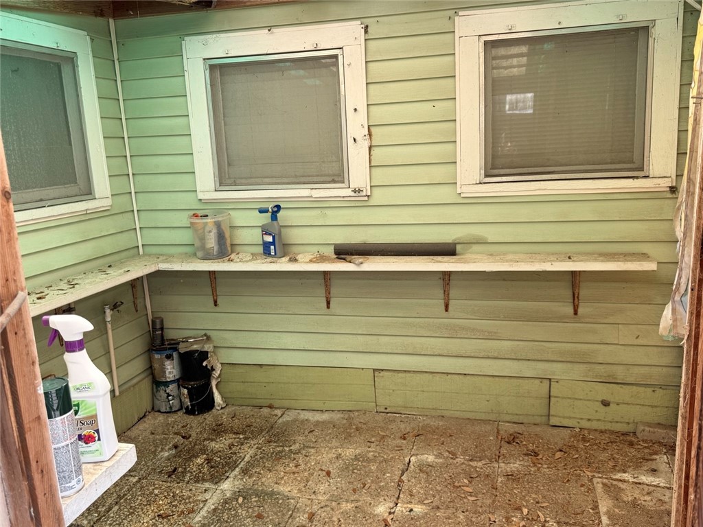 111 Dunbar Street Refugio, TX 78377 - Photo 13 of 23 Green house