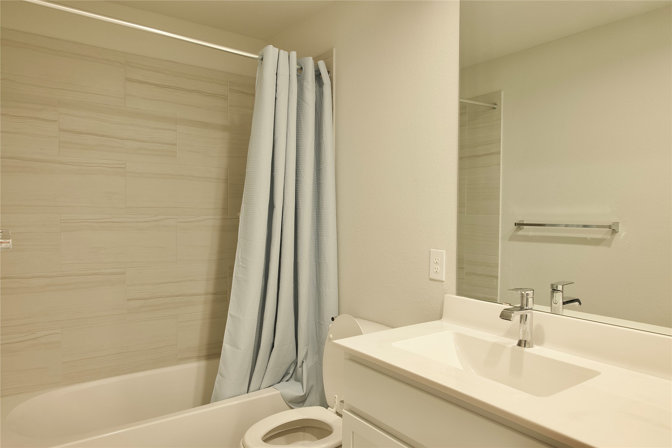 3207 Tilley Drive Rosenberg, TX 77471 - Photo 34 of 43 a bathroom with a sink and a bathtub