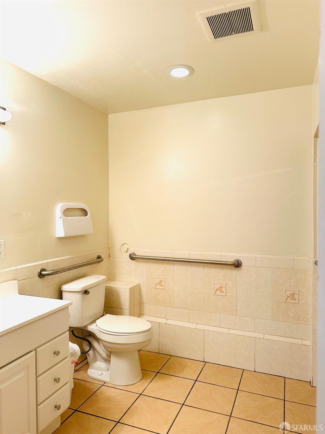 5654 Mission Street San Francisco, CA 94112 - Photo 11 of 15 a bathroom with a toilet a sink and a shower