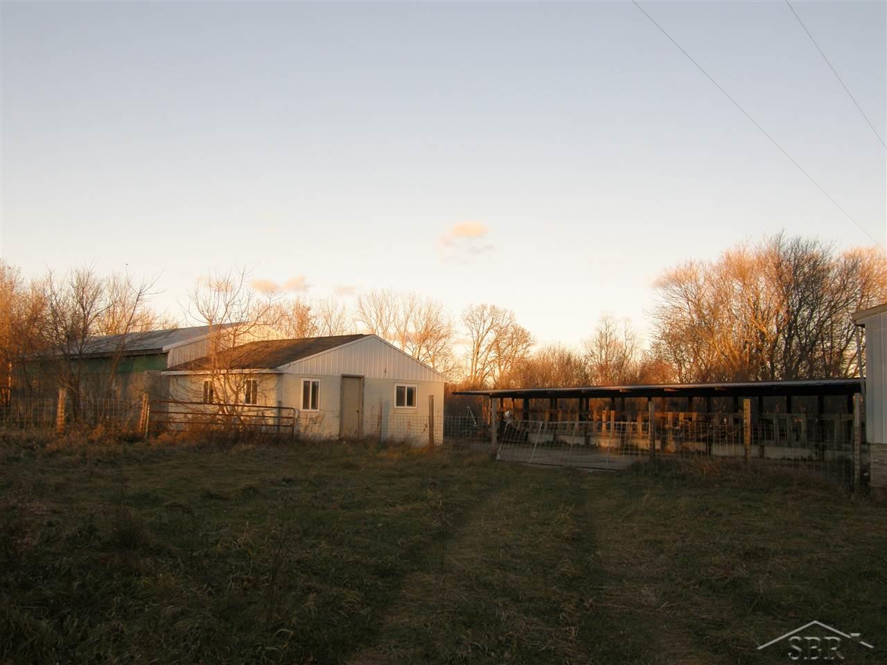5274 West Gary Road Chesaning, MI 48616 - Photo 9 of 12 31308216-8.JPG