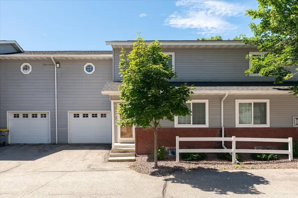$249,900 | 808 Cedar Drive, Unit B, La Crescent, MN 55947