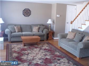 326 Holt Lane Springfield, PA 19064 - Photo 3 of 12 Living Room