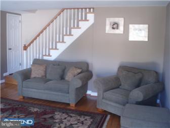 326 Holt Lane Springfield, PA 19064 - Photo 4 of 12 Living Room