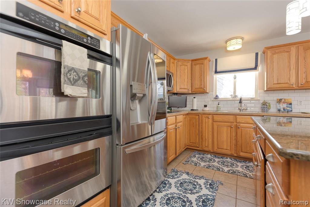 6559 Steamboat Springs Drive White Lake, MI 48383 - Photo 16 of 44