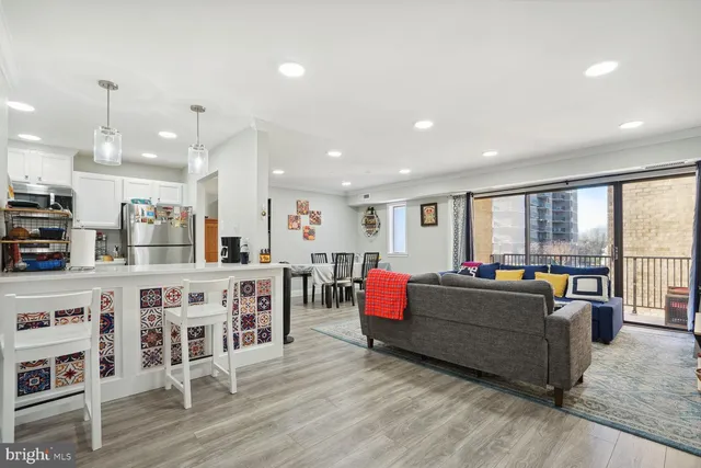 $2,500 | 102 Monroe Street, Unit 201, Rockville, MD 20850