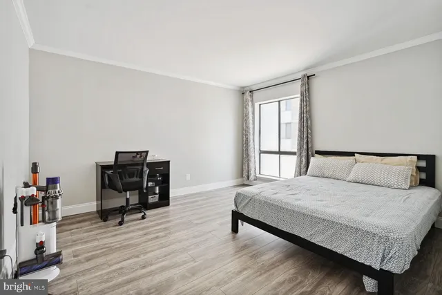 $2,500 | 102 Monroe Street, Unit 201, Rockville, MD 20850