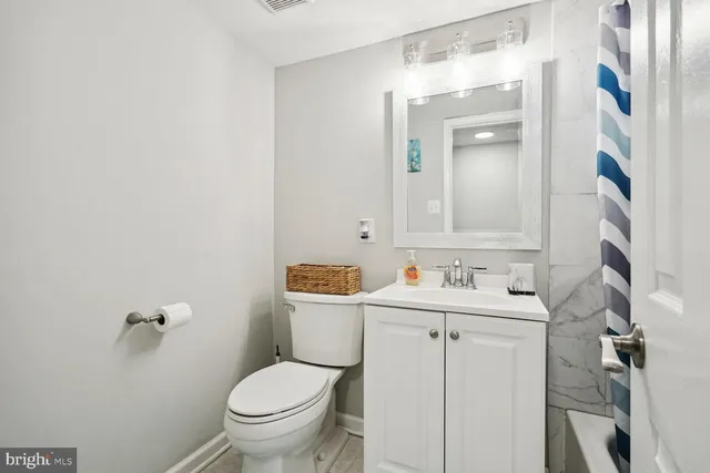 $2,500 | 102 Monroe Street, Unit 201, Rockville, MD 20850