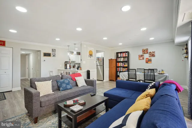 $2,500 | 102 Monroe Street, Unit 201, Rockville, MD 20850