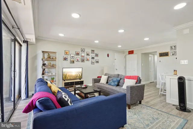 $2,500 | 102 Monroe Street, Unit 201, Rockville, MD 20850