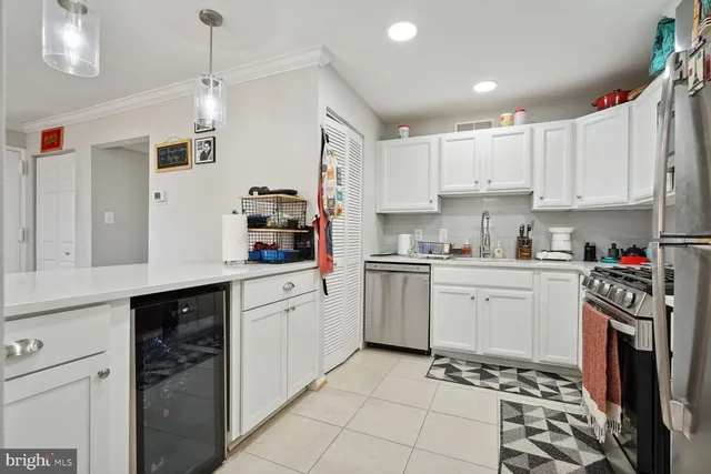 $2,500 | 102 Monroe Street, Unit 201, Rockville, MD 20850