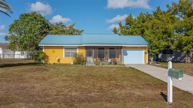 $190,000 | 2028 Schooner Drive, LaBelle, FL 33935
