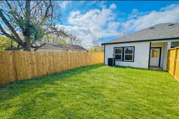 $1,800 | 6010 Bobby Burns Street, Unit B, Houston, TX 77028