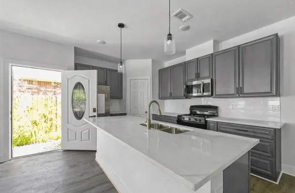 $1,800 | 6010 Bobby Burns Street, Unit B, Houston, TX 77028