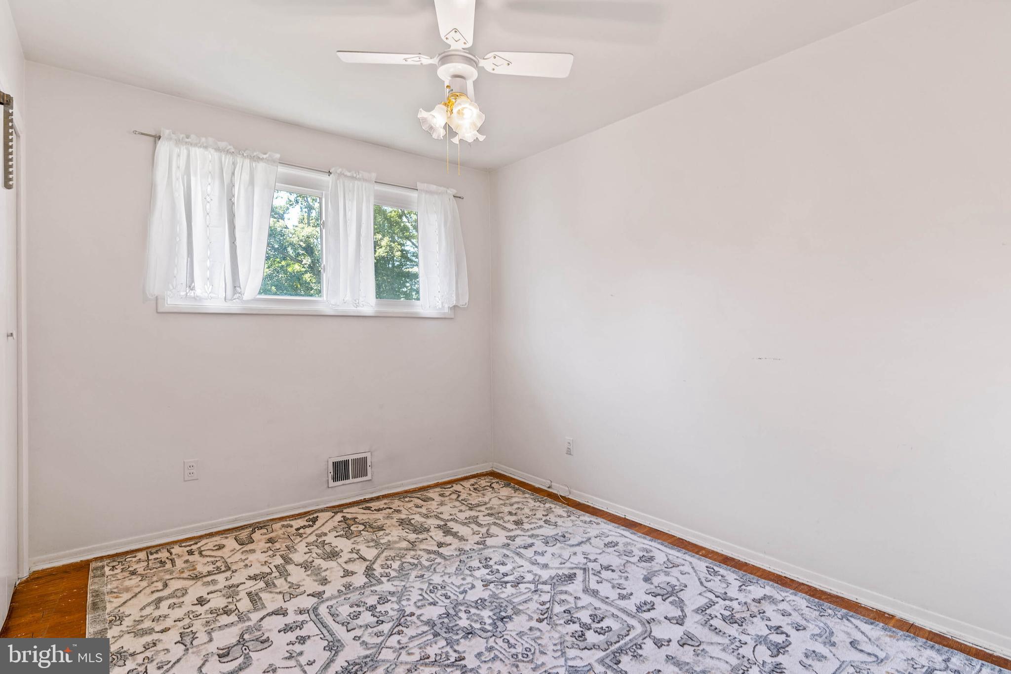 4120 Roberts Road Fairfax, VA 22030 - Photo 14 of 37 Upper Bedroom