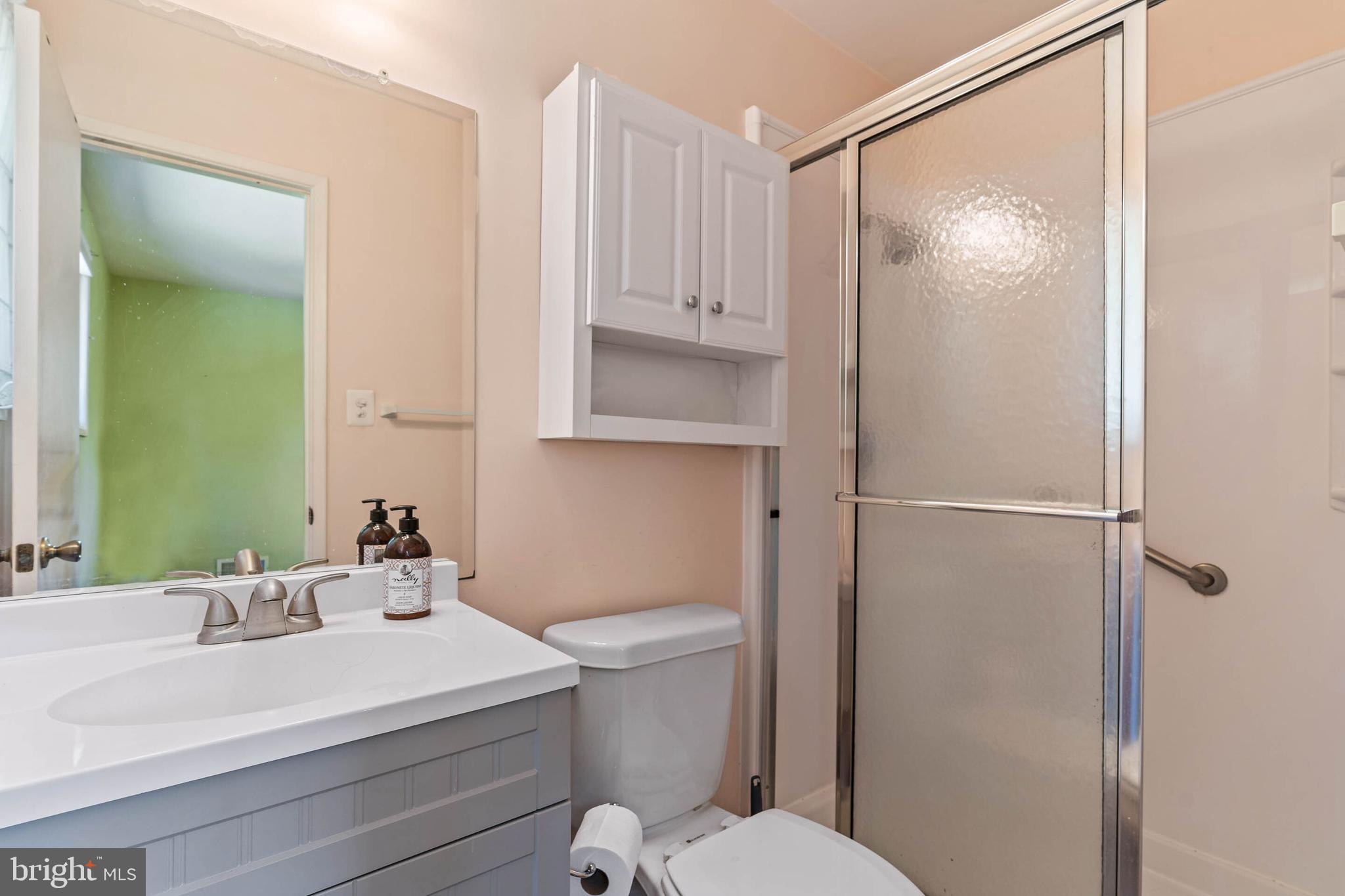 4120 Roberts Road Fairfax, VA 22030 - Photo 19 of 37 Upper Master Bathroom