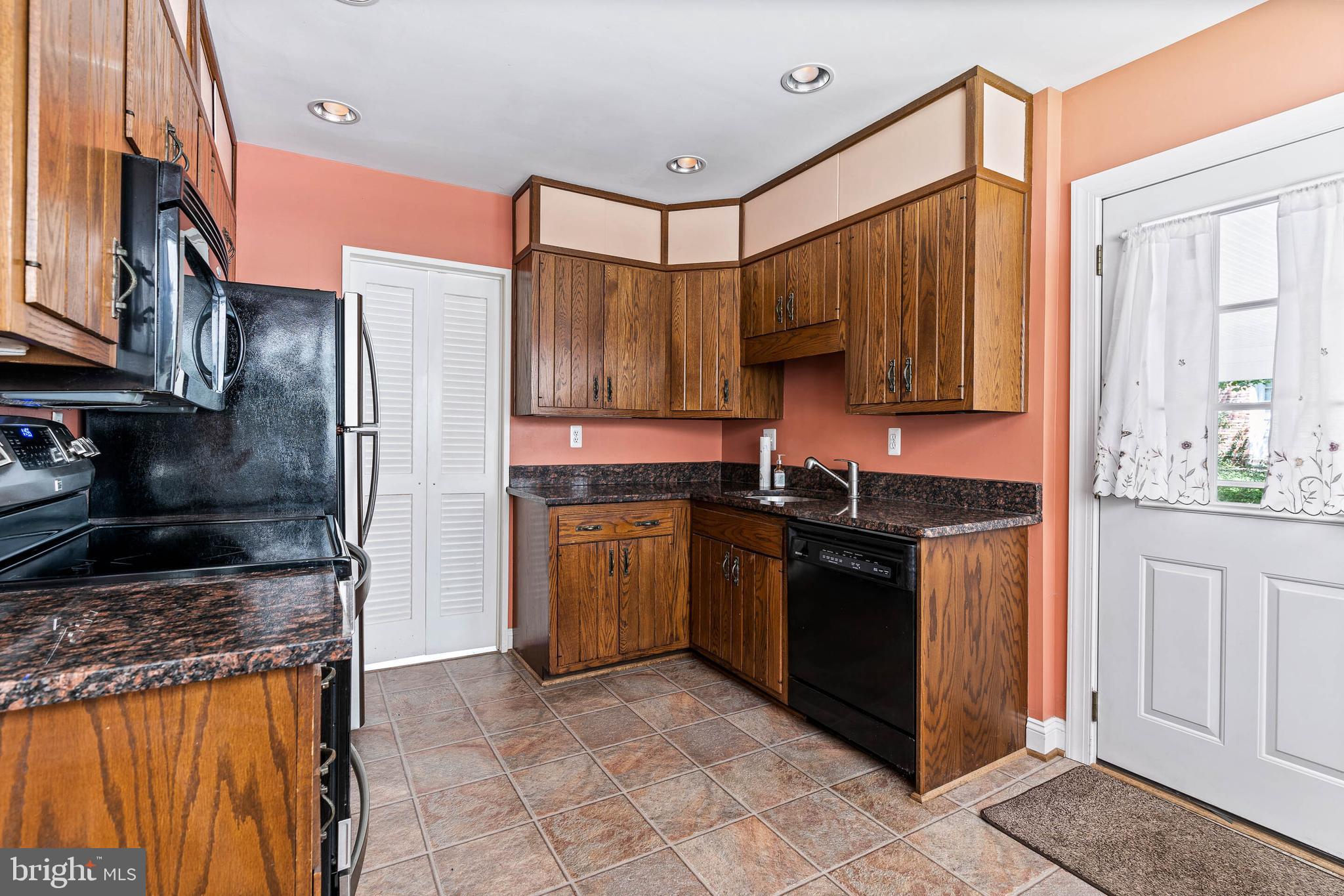 4120 Roberts Road Fairfax, VA 22030 - Photo 3 of 37 Kitchen